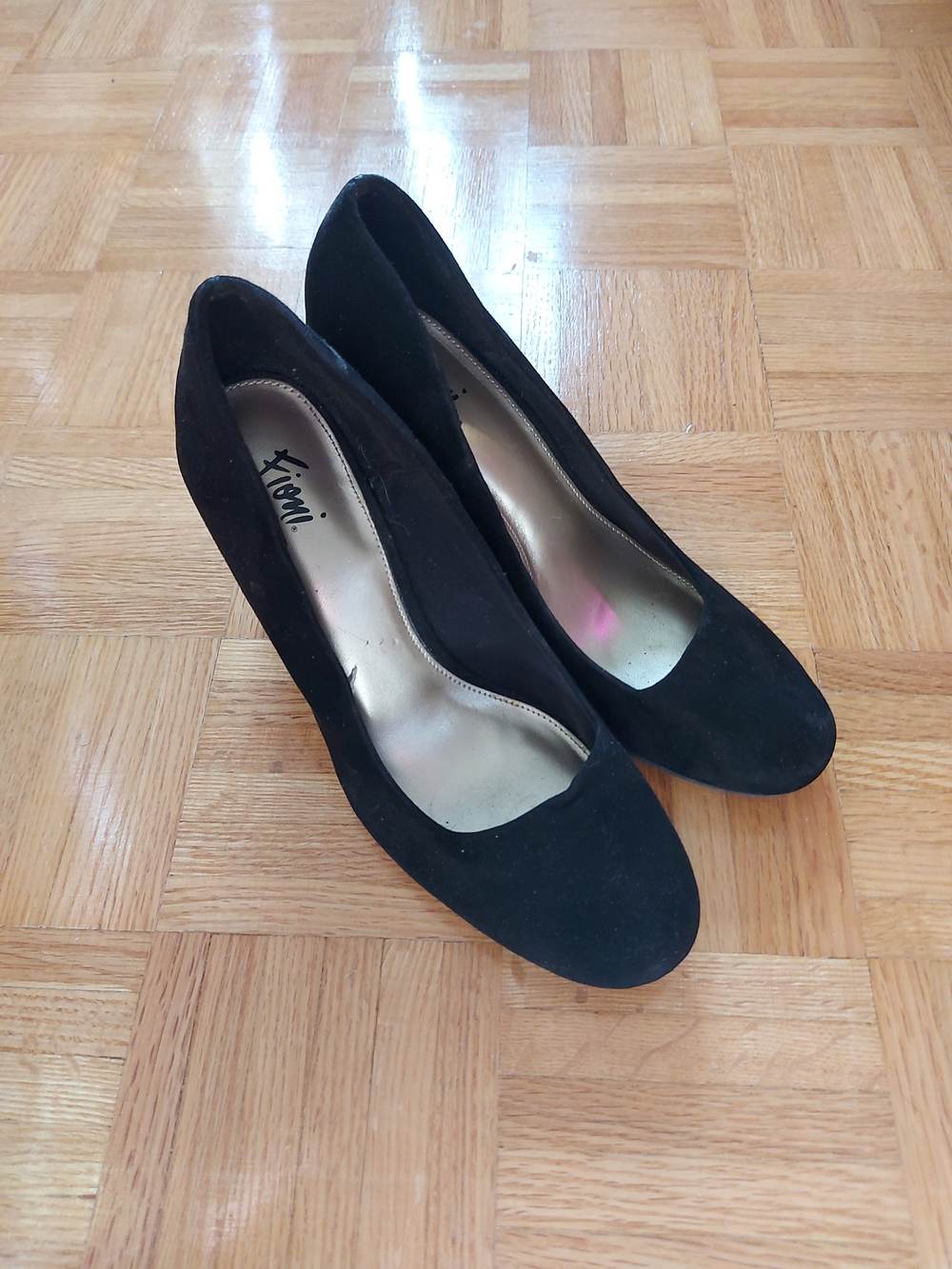 FIONI  Black Suede Round-Toe Women's Pumps Size 8W